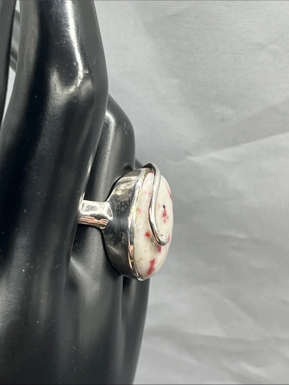 Sterling silver oval Cinnabrite or Cinnibar split shank ring size 8